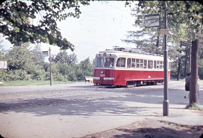 Трамвай М-38 в Измайловском парке культуры и отдыха.