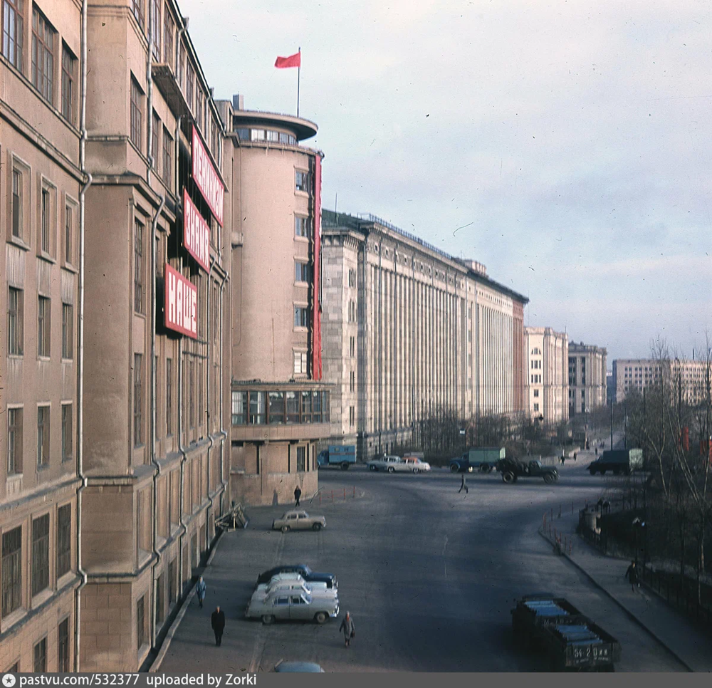 Вид на Лефортовскую набережную из здания КБ "Туполев".
