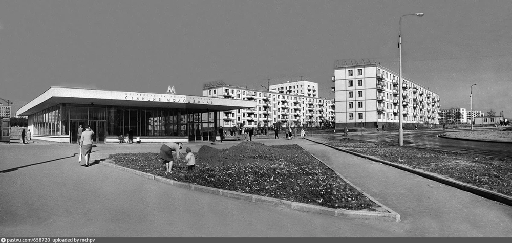 5 июля 1965 года была открыта станция метро "Молодёжная" в районе Кунцево.