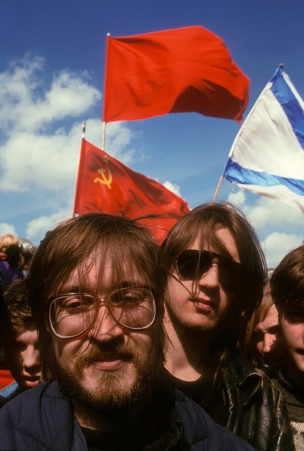 Лидер группы "Гражданская оборона" Егор Летов на Первомайской демонстрации, 1 мая 1993 год