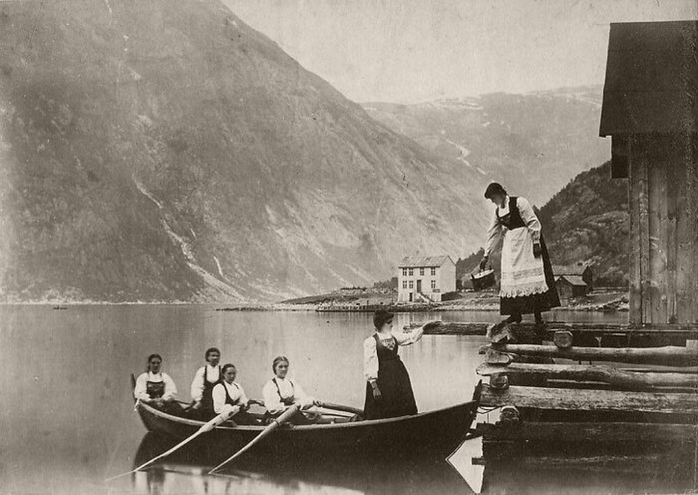 25. Юные девушки в Норвегии, 1890-е годы