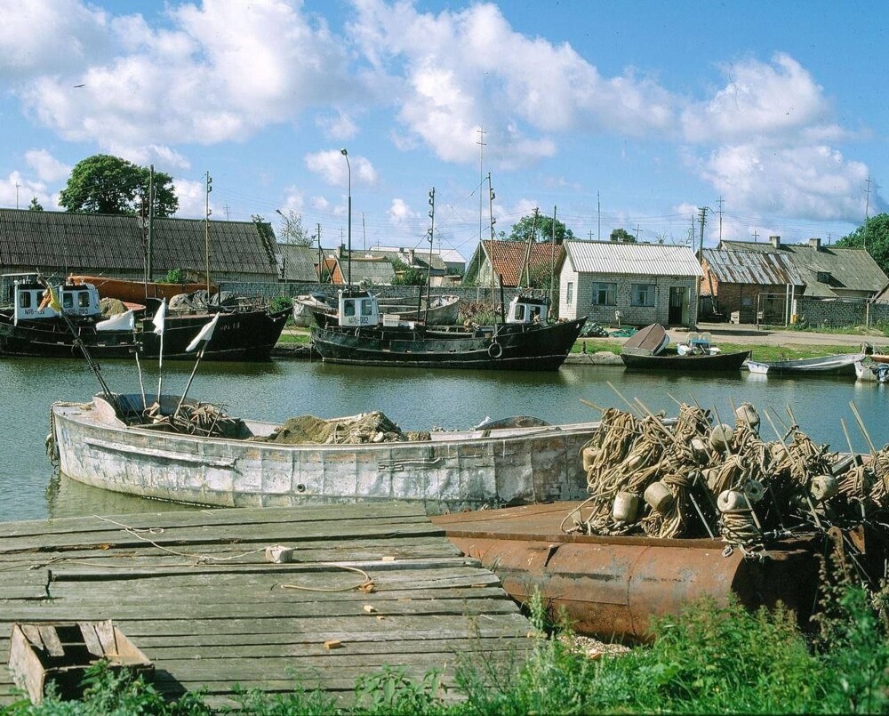 Рыбацкая гавань в посёлке Рыбачий на Куршской косе, 1993 год