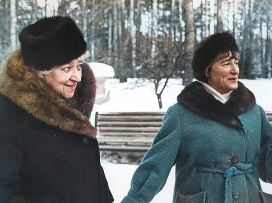 Фаина Раневская и журналистка Клара Хренникова, 1963 год