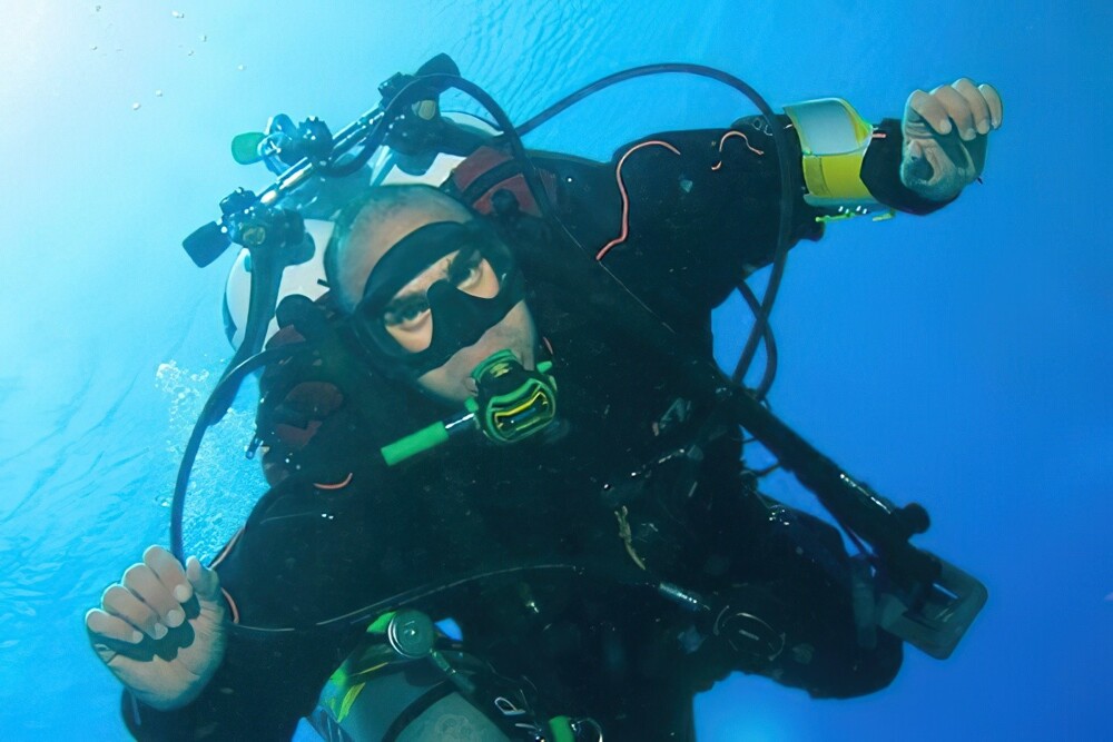 8. Мировой рекорд по глубине погружения (332,4 м) был установлен египетским дайвером Ахмедом Габром в 2014 году в Дахабе