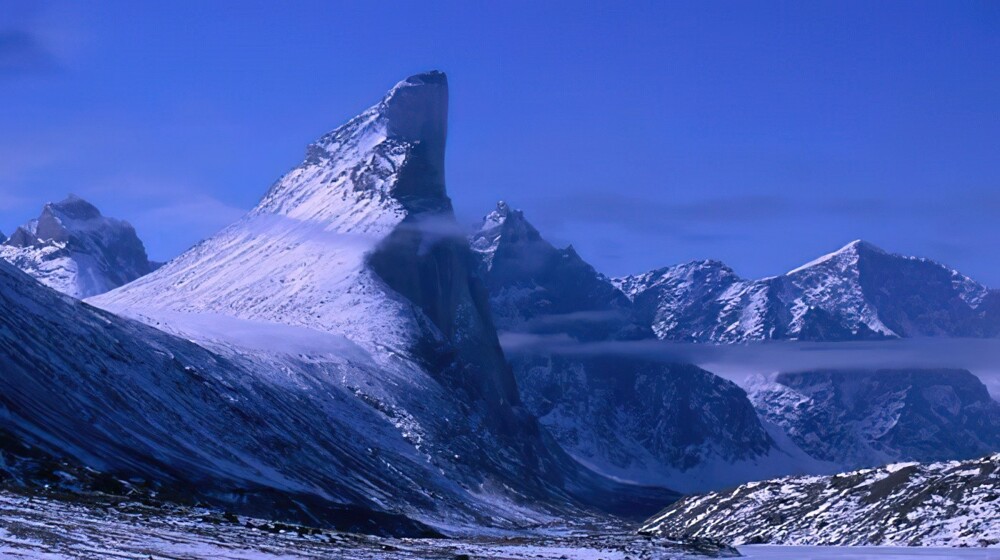 29. Гора Тор на острове Баффинова Земля, Канада, — самый высокий вертикальный склон на планете (1250 м)