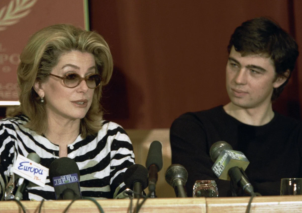 Катрин Денев и Сергей Бодров на пресс-конференции перед премьерой фильма, 2000 год