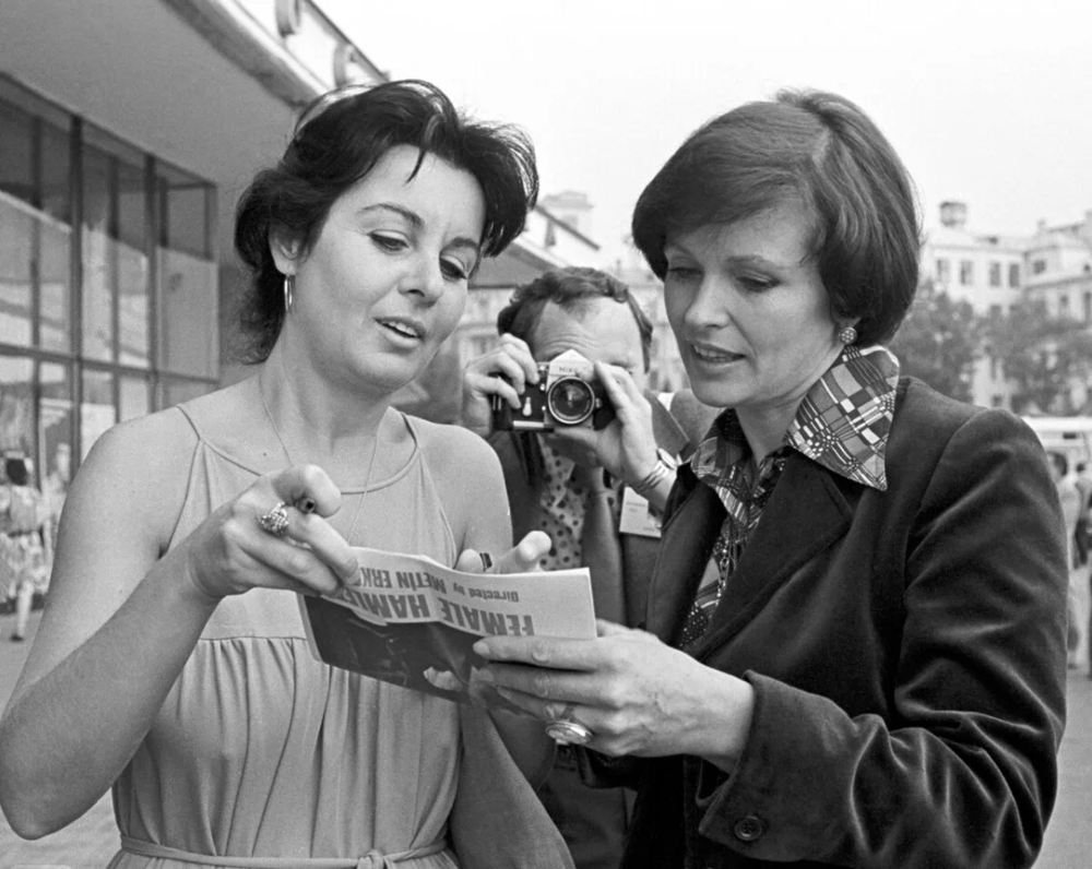 Турецкая актриса Фатма Гирик и Наталья Фатеева в дни работы X Московского международного кинофестиваля, 1977 год