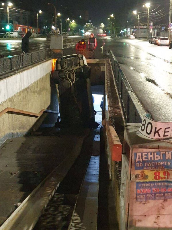 В Челябинске иномарка влетела в подземный переход