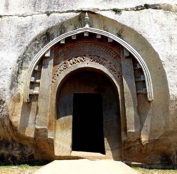 Индия: таинственные пещеры Барабар