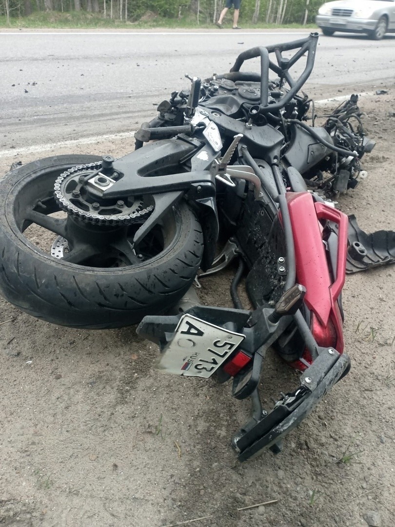 В Ленобласти мотоциклистка погибла по вине пожилого водителя на "Мерседесе"