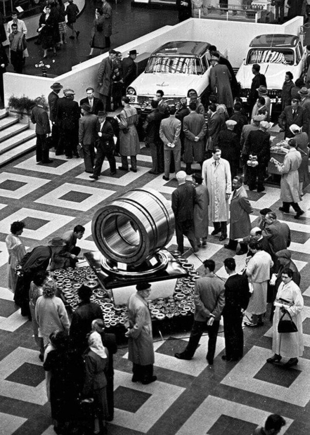 Продукция московского государственного подшипникового завода на Всемирной выставке в Брюсселе, 1958 год