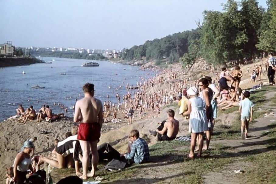 На Москва-реке в Филёвском парке, 1968 год