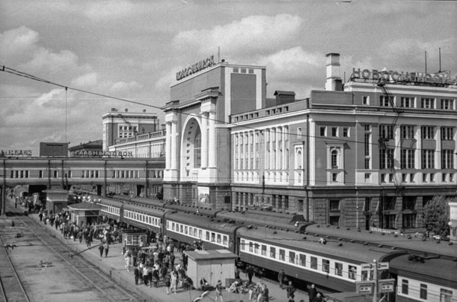 На станции Новосибирск-Главный. 1969 год