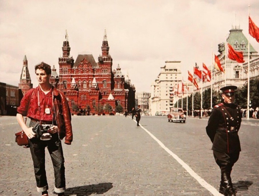 Швейцарский турист на Красной площади. 1957 год. Фестиваль молодежи и студентов