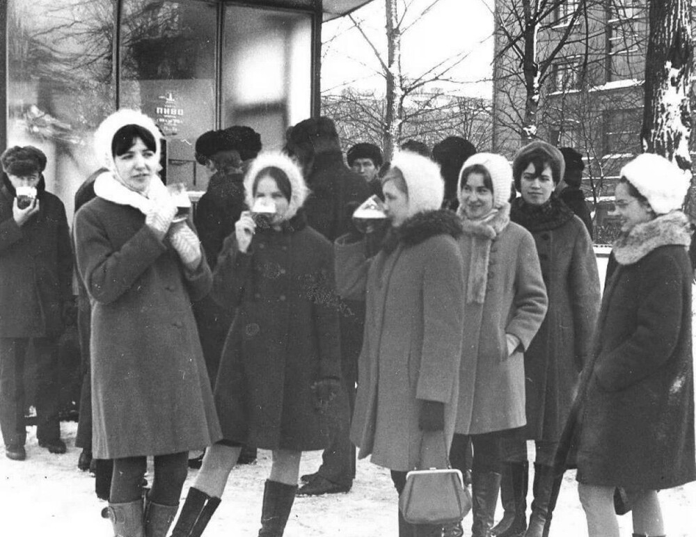 Пивной павильон на улице Кантемировской, 1972 год. Ленинград