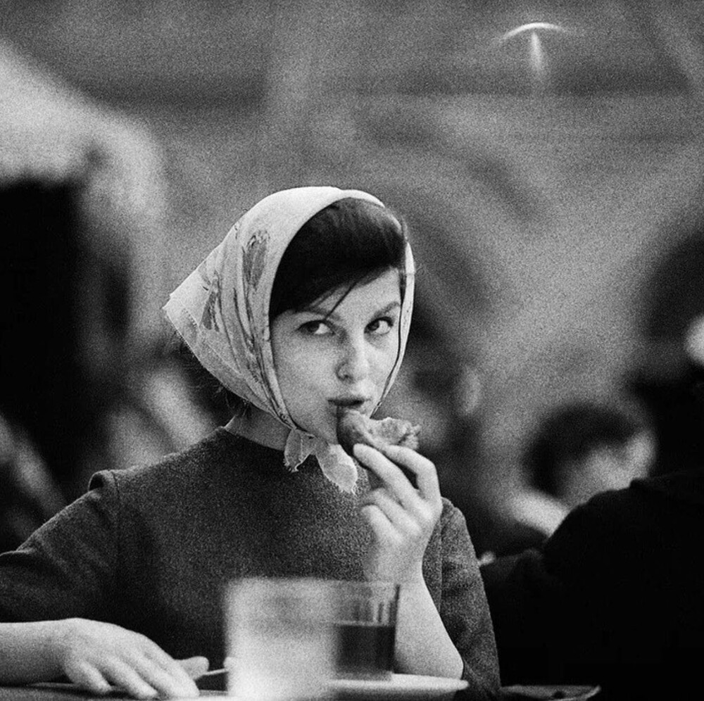 Девушка в столовой, Москва, 1960-е