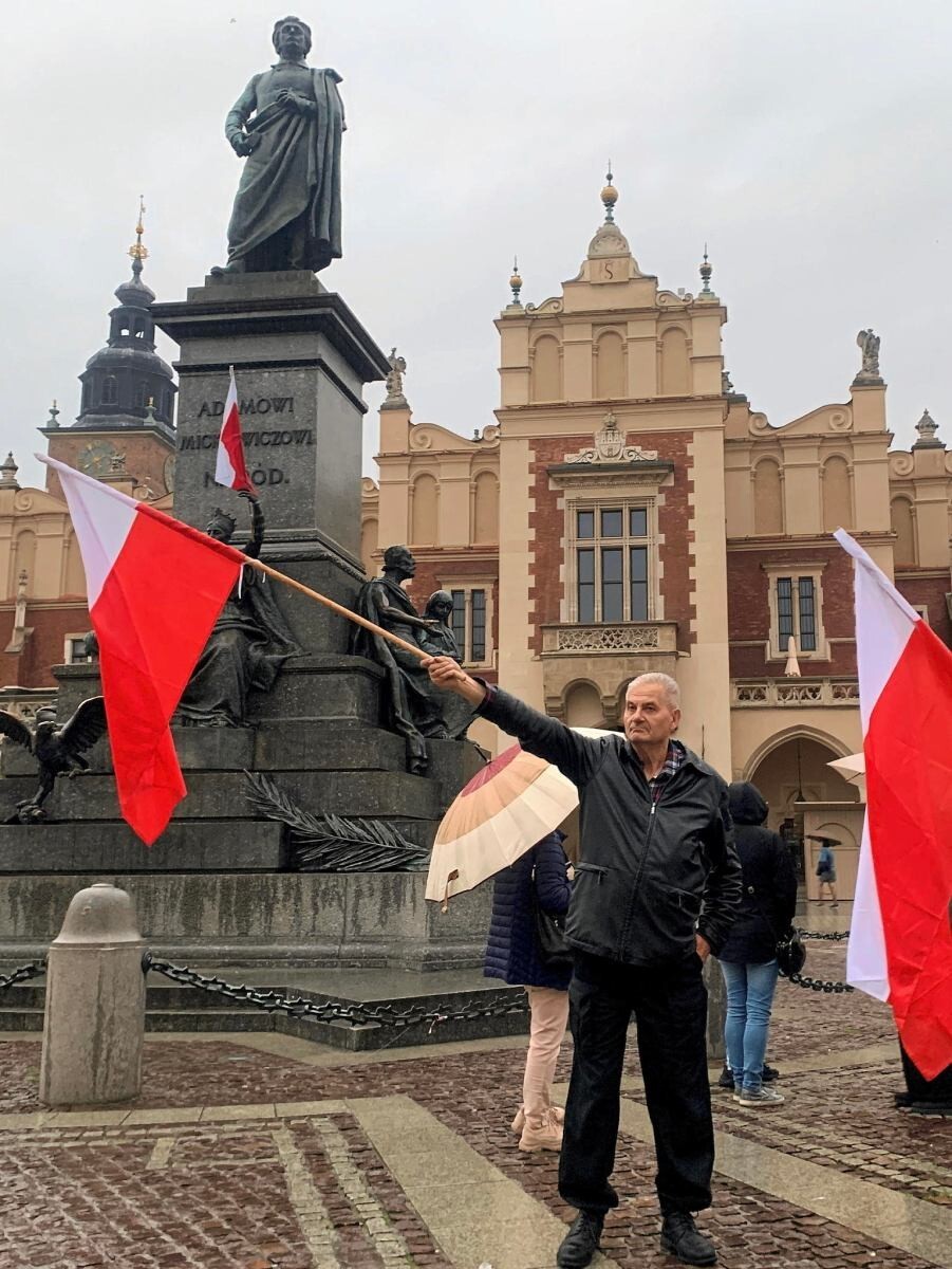 Польские националисты прогнали укронацистов из центра Кракова