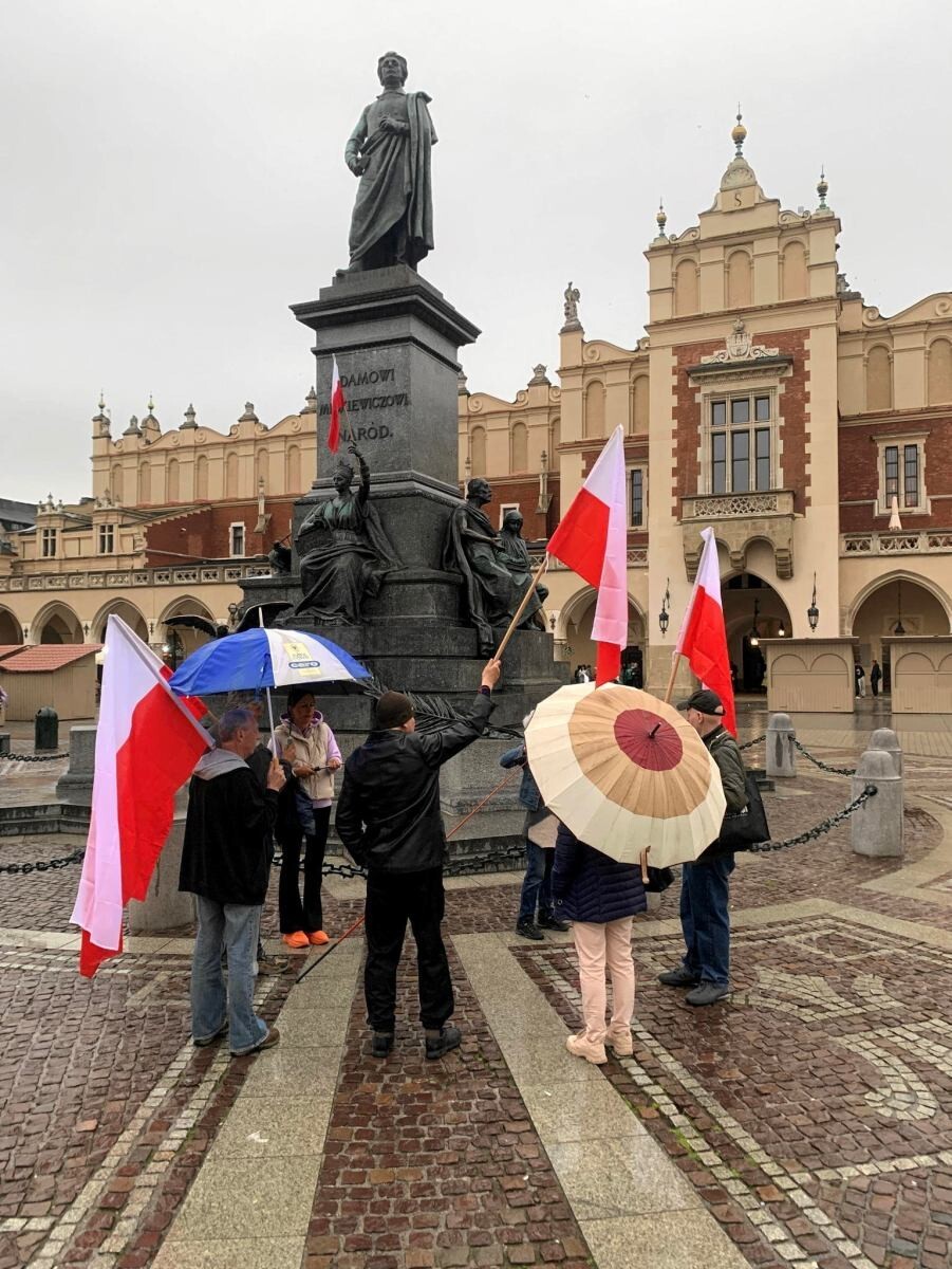 Польские националисты прогнали укронацистов из центра Кракова