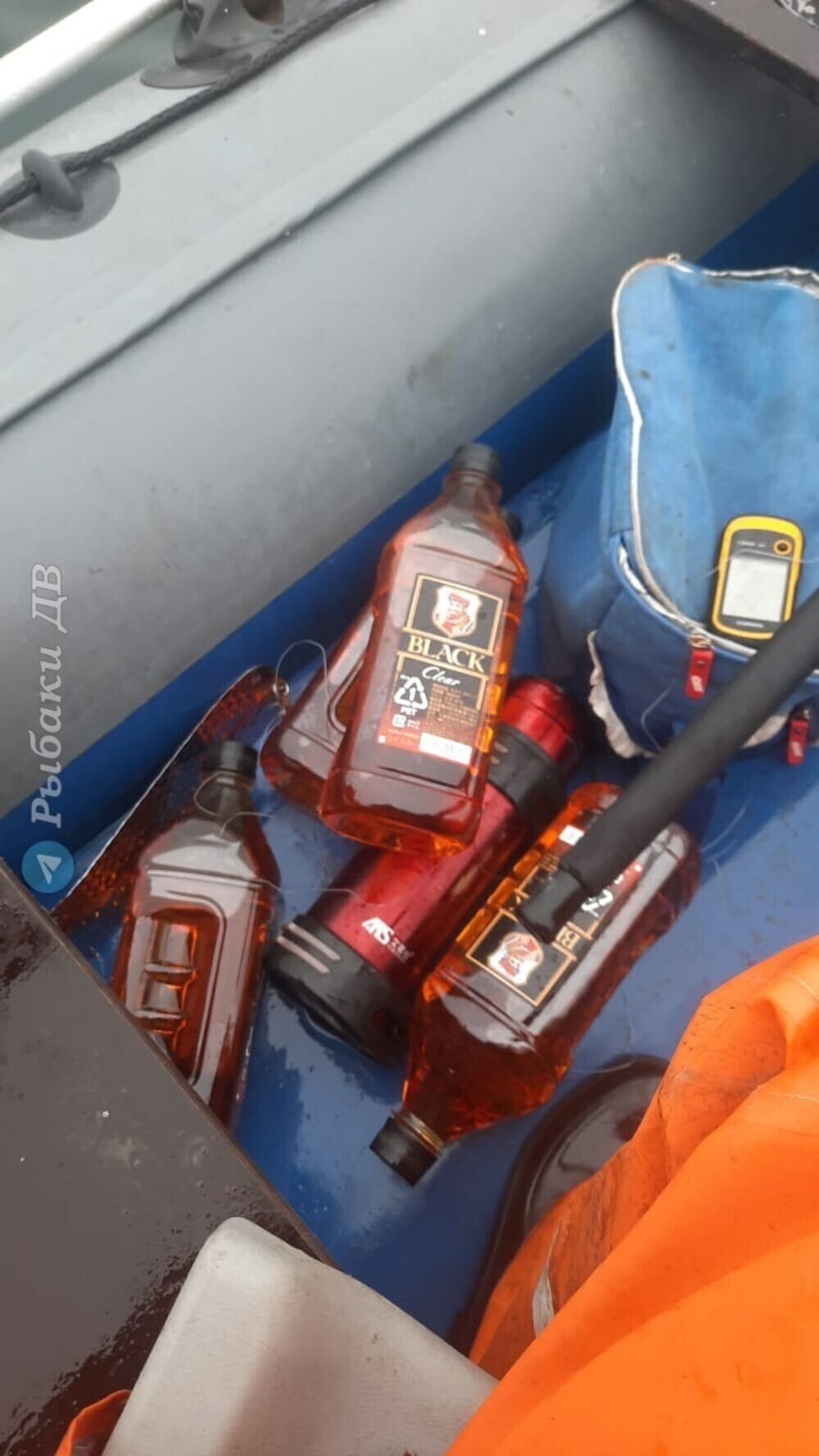 Приморские рыбаки выловили 160 литров контрабандного японского виски