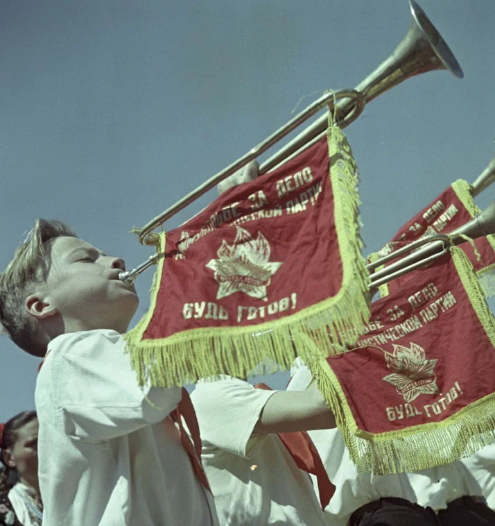Пионеры-горнисты на торжественной линейке, 1960 год.