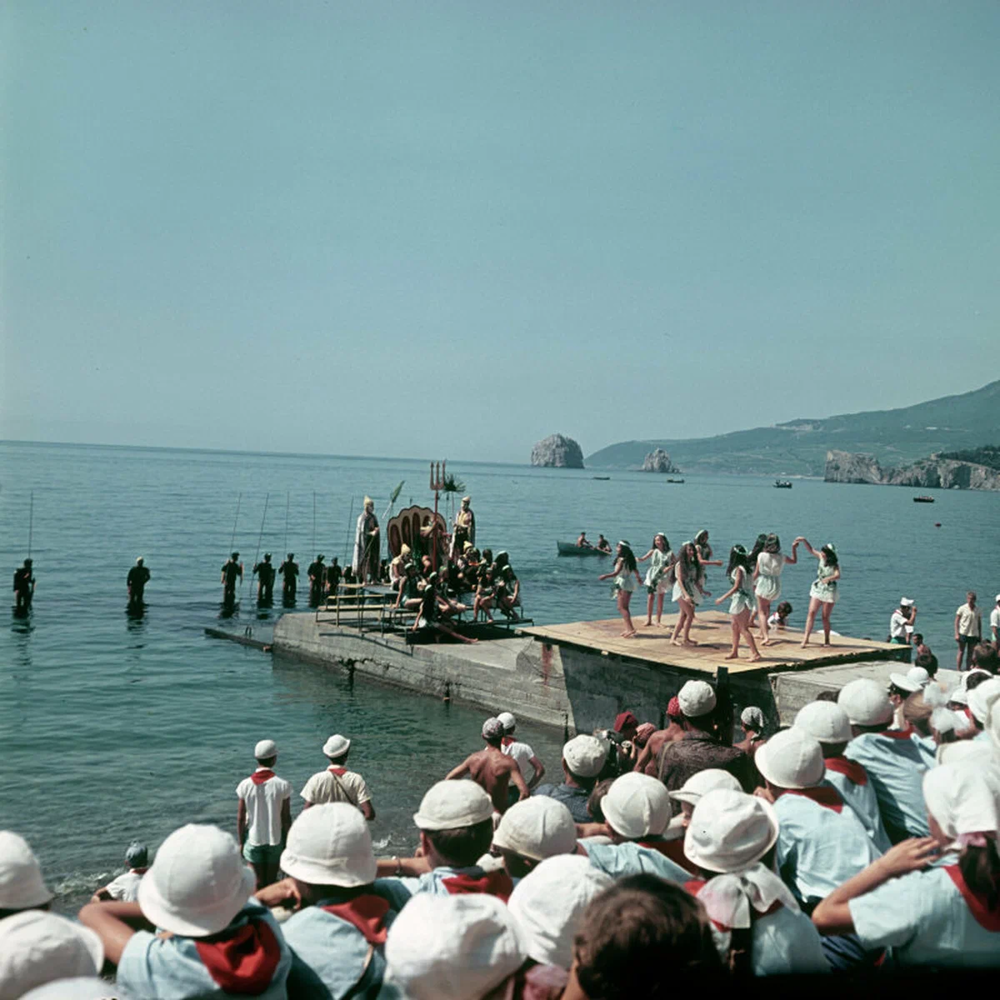 Пионеры на празднике Нептуна во Всесоюзном пионерском лагере имени В.И. Ленина «Артек», 1965 год