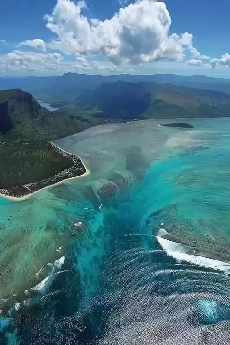 9. Подводный водопад у берегов Маврикия