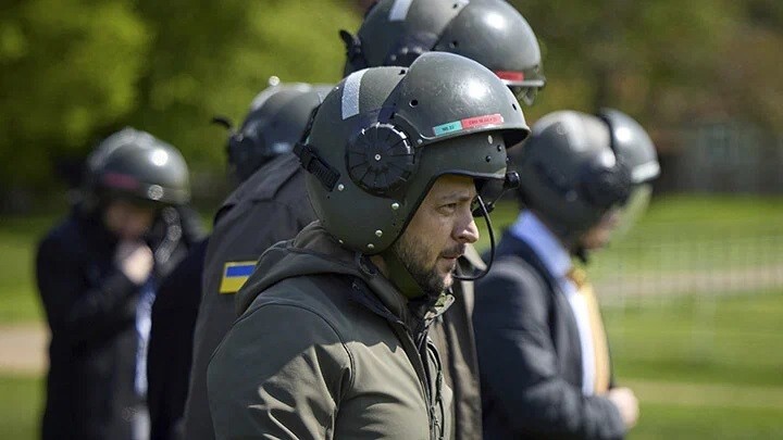 Зеленского заставляют сдаться: Пять признаков, что Украину сливают