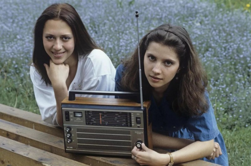 Радиоприемник Selena B215, произведенный Минским радиозаводом имени Ленина (ныне Горизонт), Белорусская ССР. 1986 год