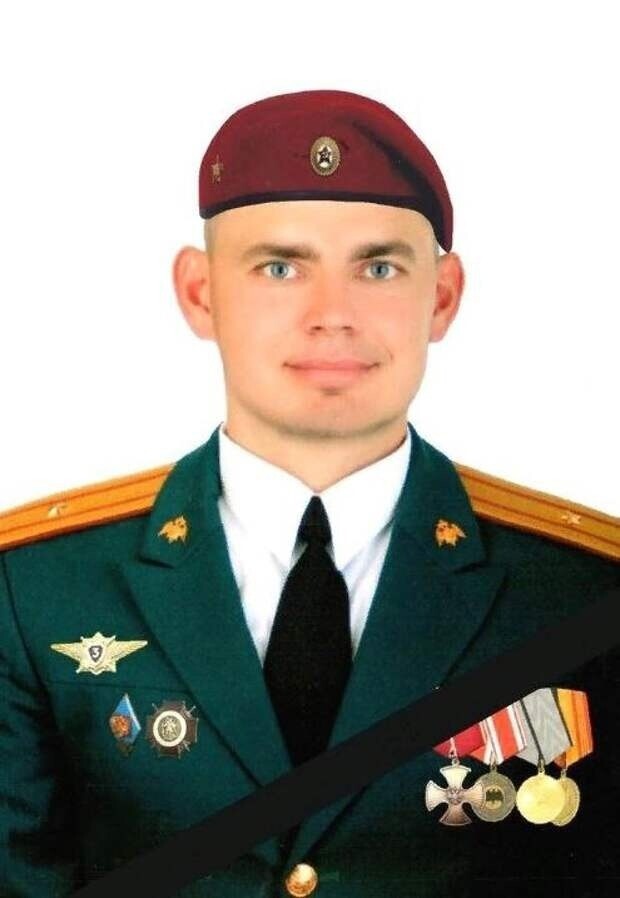 Мемориальную доску майору Виктору Слушкину открыли в родной школе героически погибшего в ходе СВО военнослужащего Росгвардии
