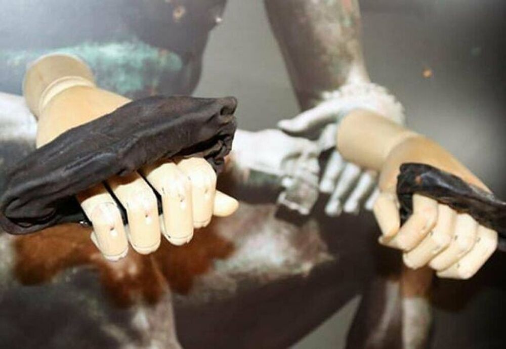 21. Единственный сохранившийся экземпляр цестуса, римских боксерских перчаток