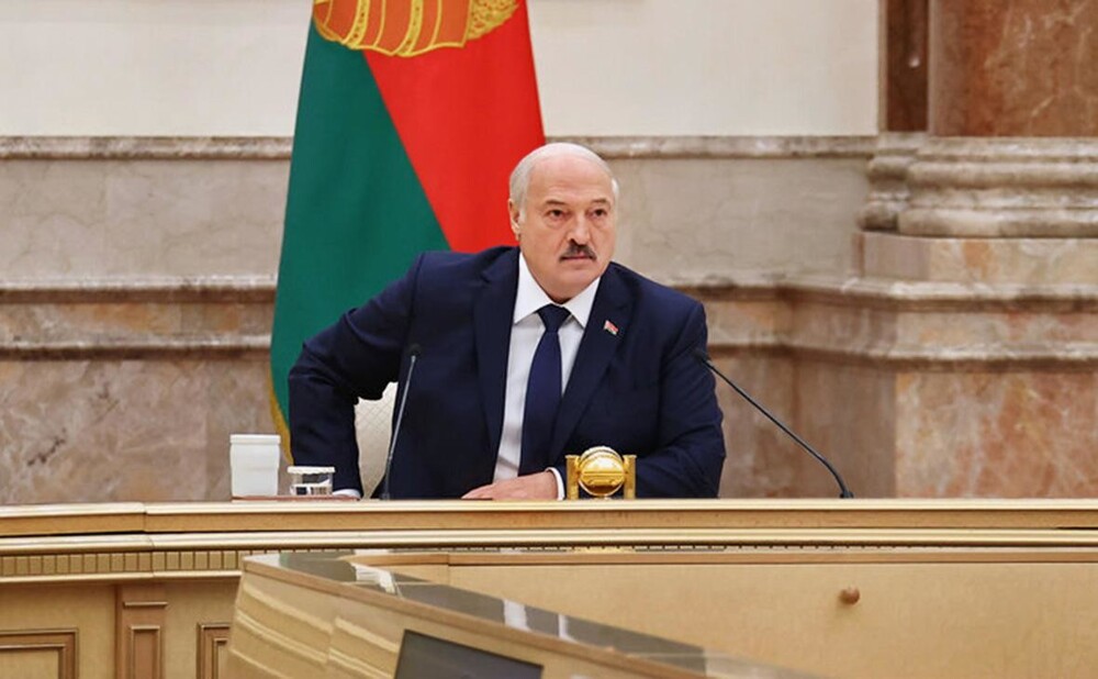 "Вы ещё мучиться со мной будете очень долго!": Лукашенко устроил разнос губернаторам, пообещав "сорвать с них шкуру"