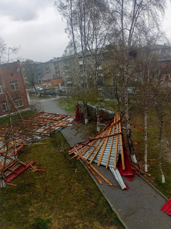 В Иркутской области ветром сорвало крышу со здания школы