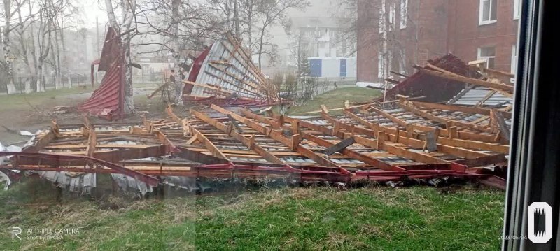 В Иркутской области ветром сорвало крышу со здания школы
