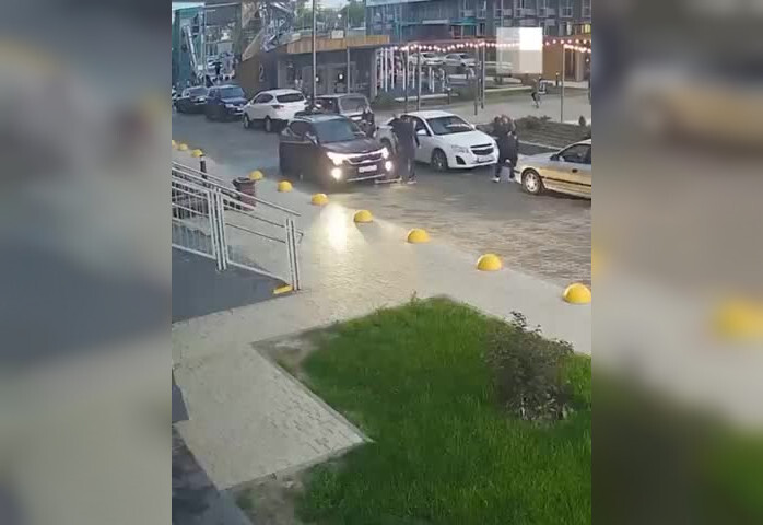 В Волгограде водитель кроссовера сбил ребенка на самокате