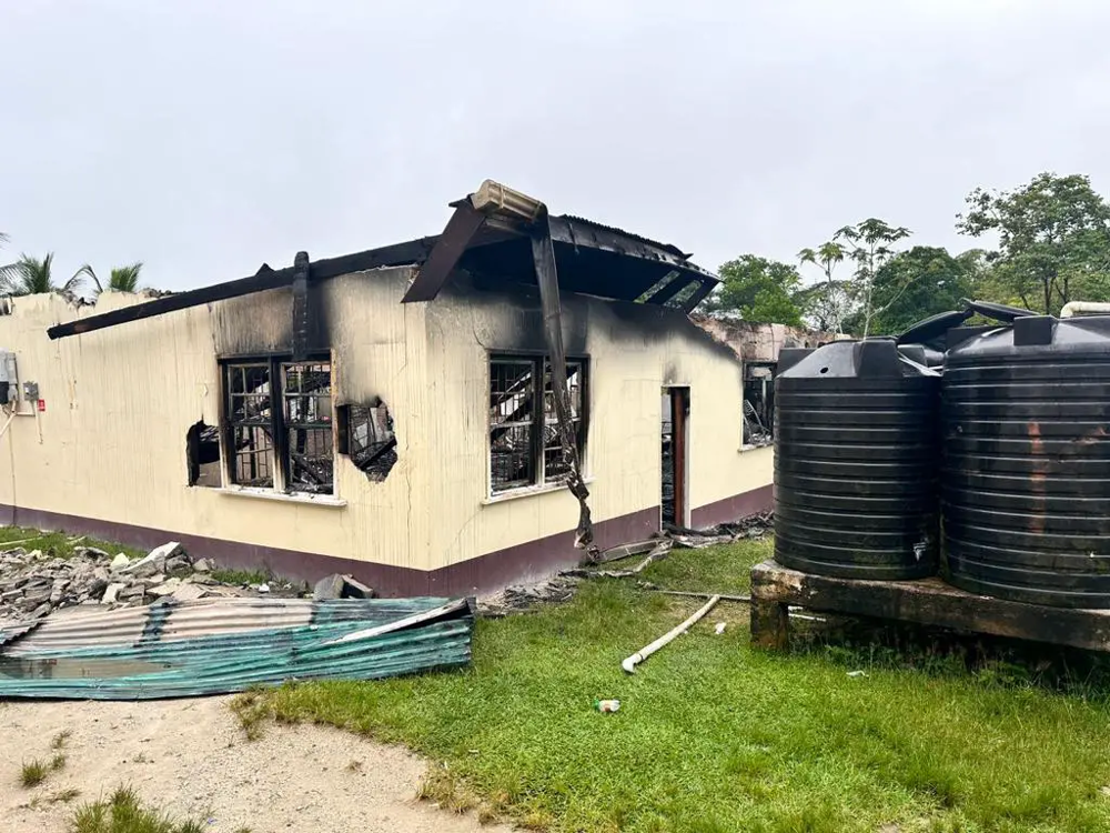 В Гайане школьница спалила интернат, отомстив за отнятый учителями телефон