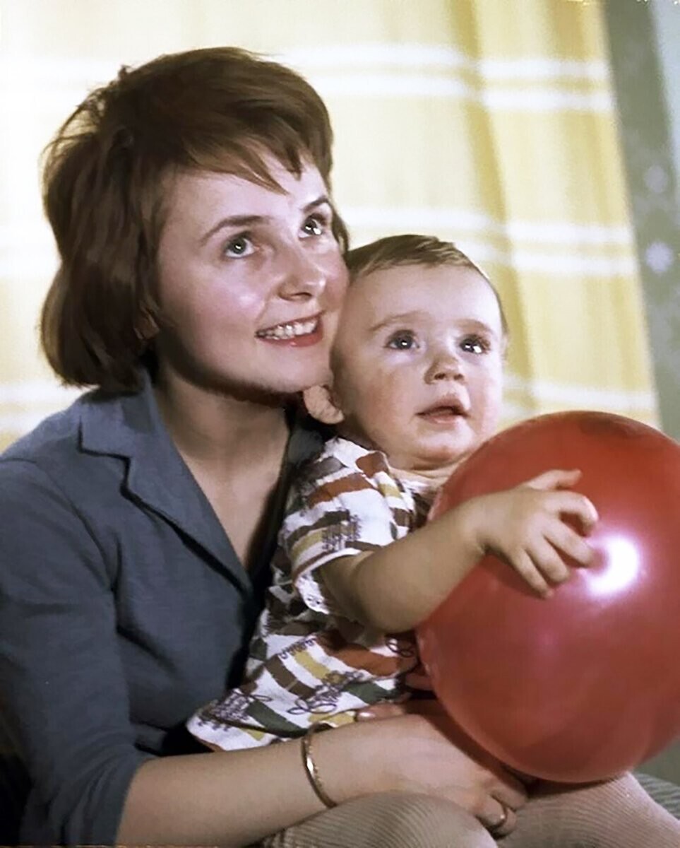 Людмила Крылова с сыном Антоном Табаковым