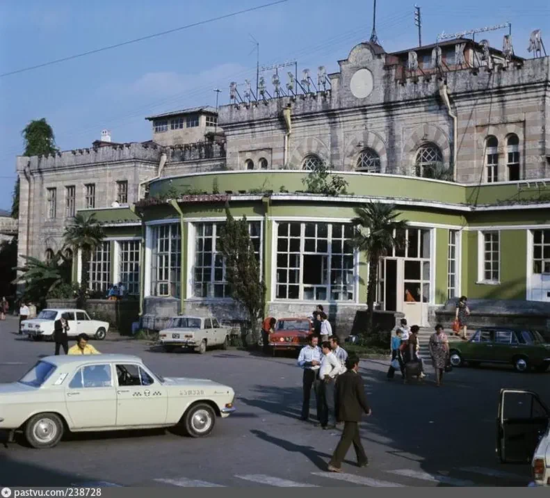 Батуми, Аджарская АССР, Грузинская ССР. Старый железнодорожный вокзал, 1980 год. 