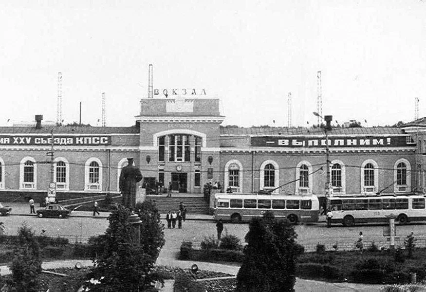 Белгород, железнодорожный вокзал, 1970-е годы, наиболее вероятно 1976 год. 