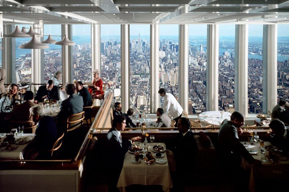 Ресторан «Окна в мир», расположенного на северной башне Всемирного торгового центра в Нью-Йорке. 1976 год