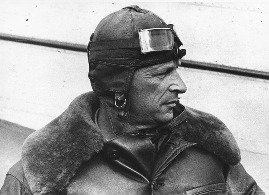 Летчик-испытатель Михаил Громов. 1937 год . Шагин Иван Михайлович