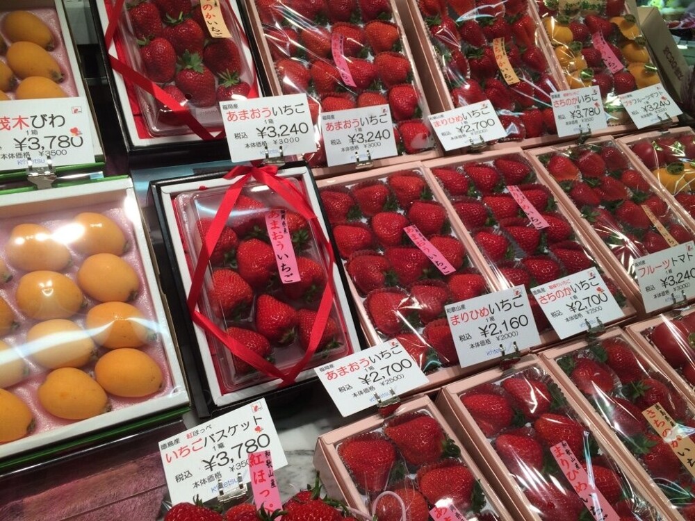 Почему японские фрукты такие дорогие?