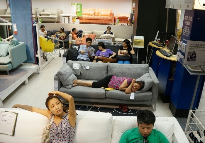 11. В Китае люди любят приходить и спать в зале