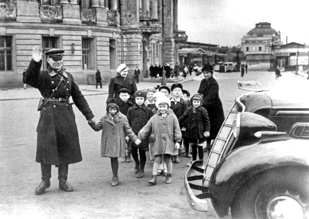 "Дядя Стёпа" у Витебского вокзала 1941 год