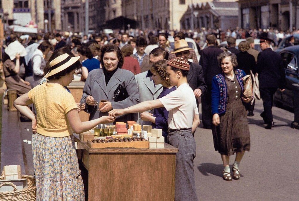 Продажа одеколона и мыла на Петровке, 1959 год