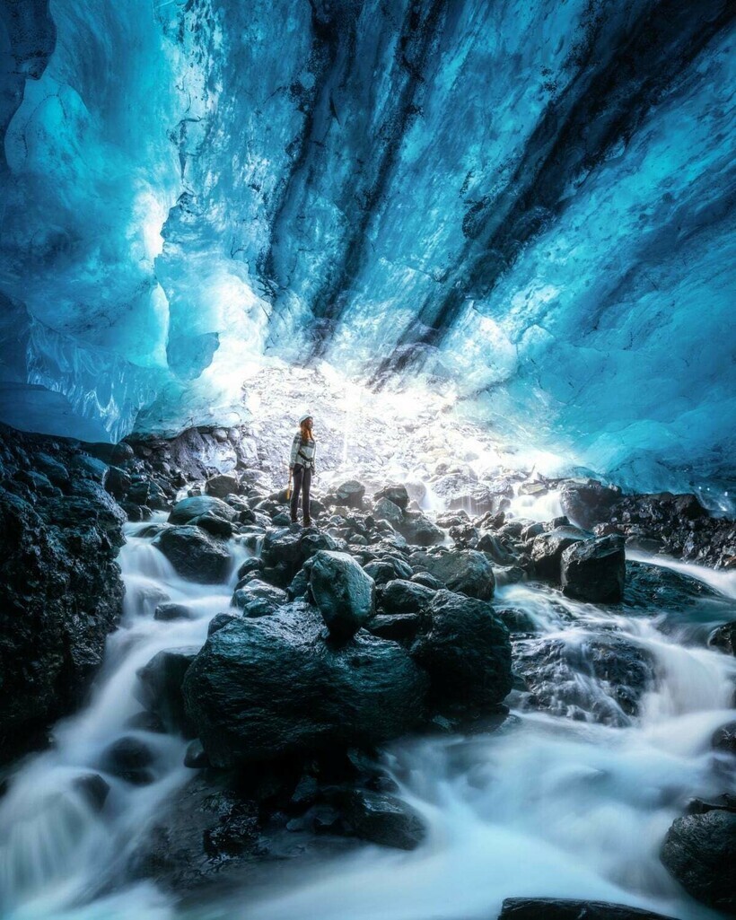 12 снимков от фотографа, который переехал в Исландию, чтобы изучать ледниковые пещеры