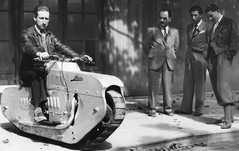 25. Так выглядел гусеничный мотоцикл 1939 года выпуска