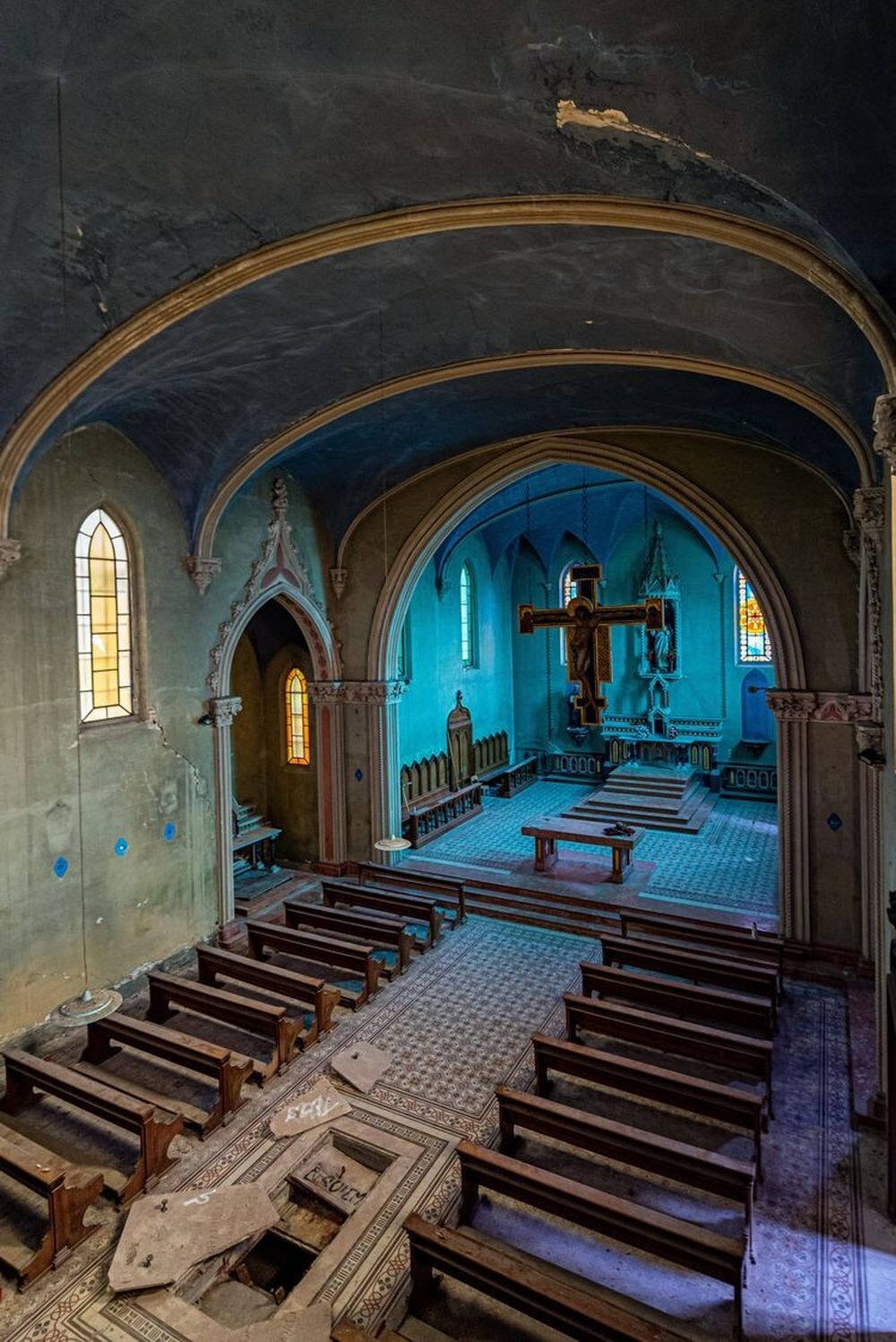 Заброшенная голубая церковь в Италии