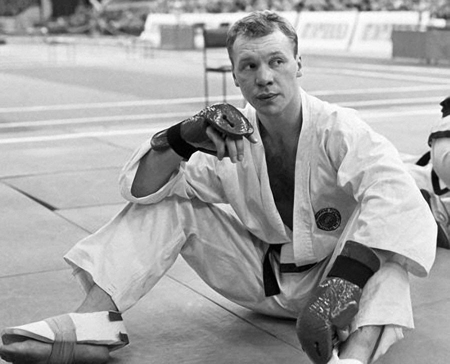 Победитель Первого чемпионата СССР по тхэквондо в весовой категории свыше 80 кг актер Анатолий Журавлев. 1991 год