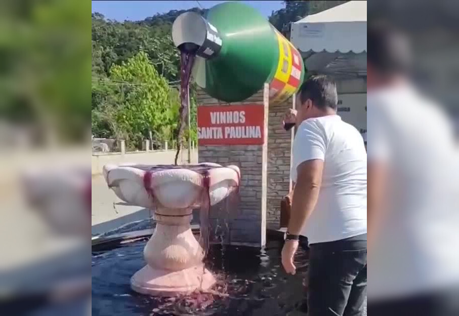 ️ В Бразилии открыли винный фонтан, откуда может попить каждый желающий