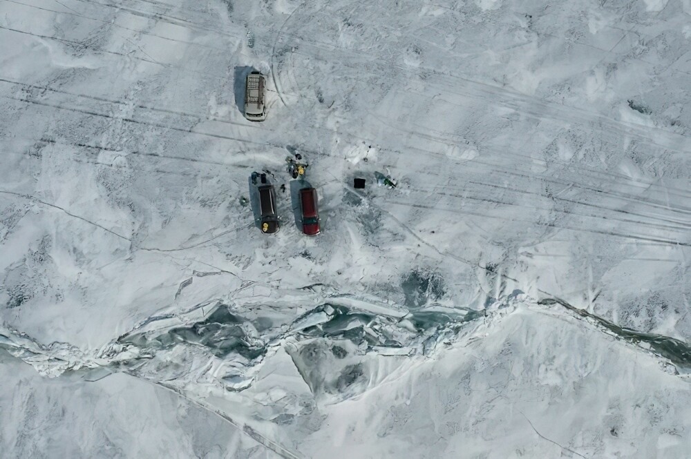 Подо льдом: подводные снимки байкальских нерп